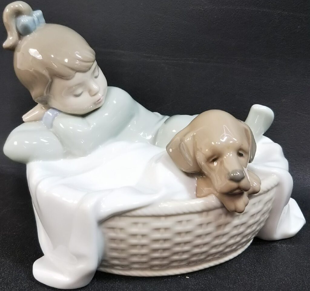 LLADRO NAO リヤドロ ナオ 女の子 犬 フィギュリン ポーセリン 陶器人形 インテリア 西洋陶磁陶製 置物