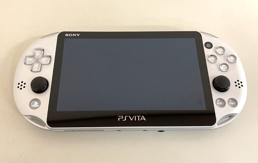 SONY ソニー PlayStation VITA PSvita PCH-2000 シルバー ゲーム機 本体 初期化・動作確認済み