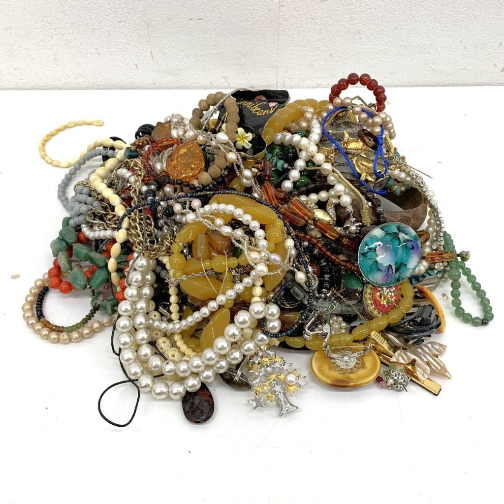 アクセサリー イミテーション まとめ売り 総重量2.06kg ネックレス/ブローチ/リング/パール/ブレスレット/ピアス他
