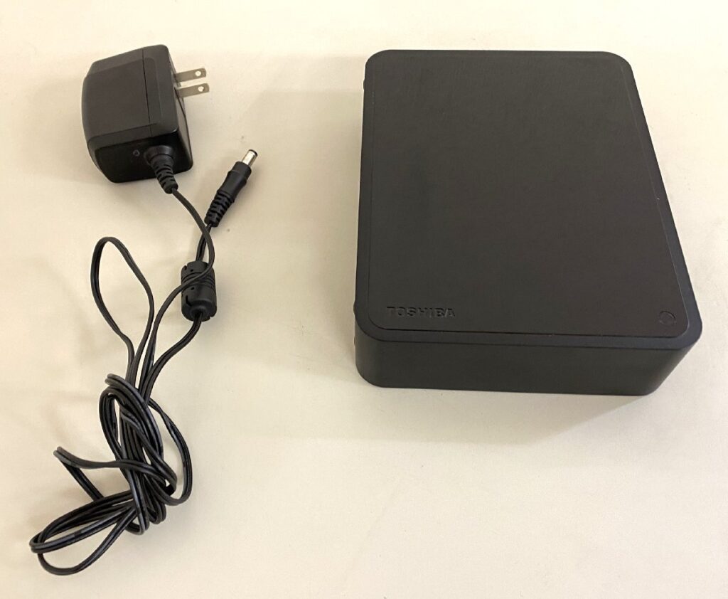 東芝 TOSHIBA 外付けハードディスク HDD HD-EH20TK 2TB 初期化済み 通電確認済み