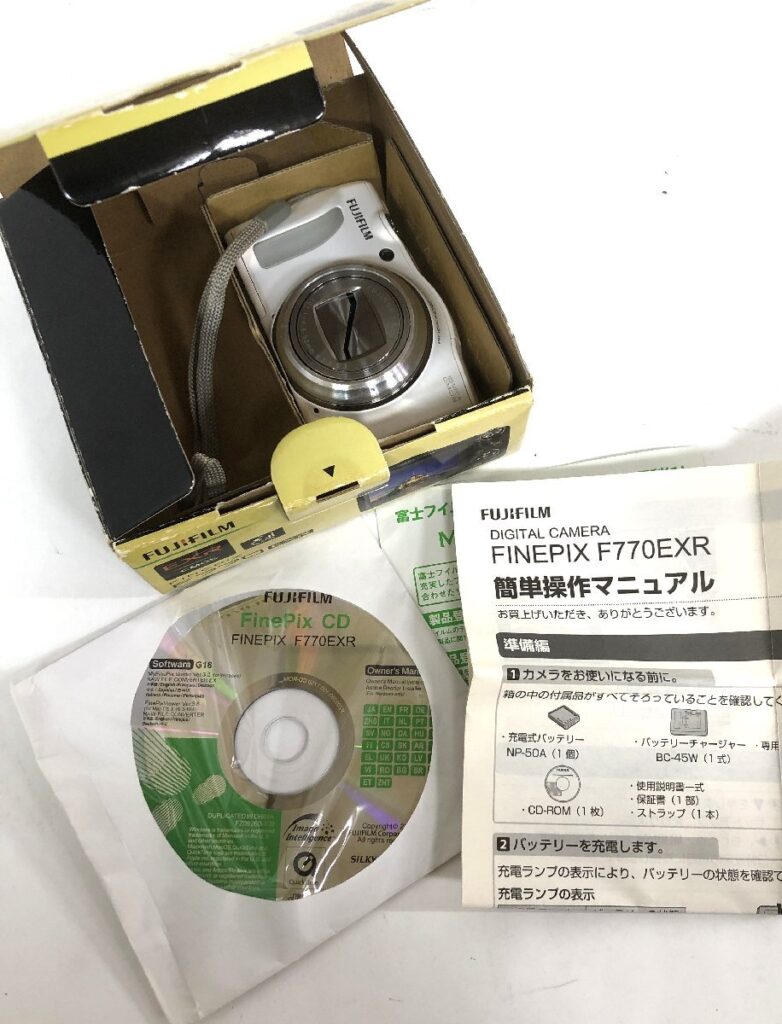 ジャンク品 FUJIFILM FINEPIX F770EXR フジフィルム ファインピックス コンパクトデジタルカメラ ホワイト 箱付き