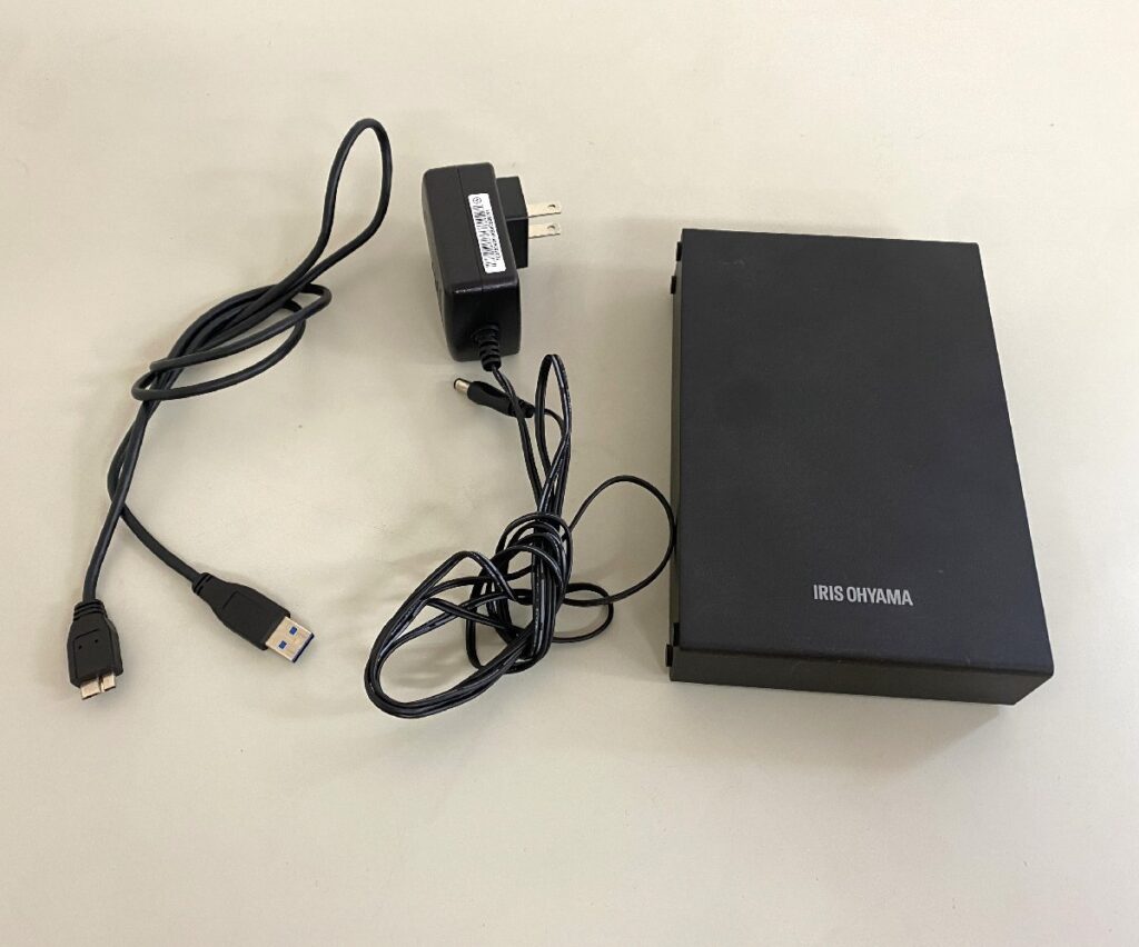 アイリスオーヤマ IRIS OHYAMA 外付けHDD HD-IR1-V1 1TB 通電確認済み 初期化済み