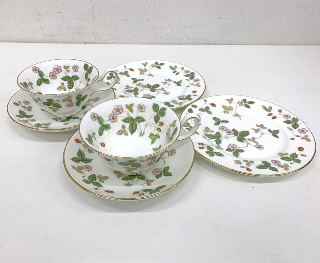 WEDGWOOD ウェッジウッド WILD STRAWBERRY ワイルドストロベリー 6点まとめ カップ＆ソーサー 2客 プレート 2枚