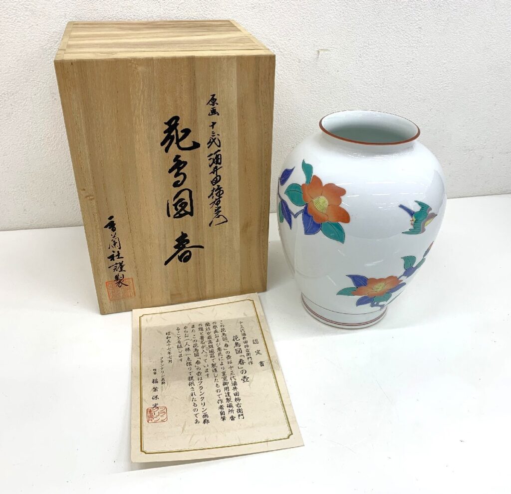 香蘭社 花瓶 花鳥図 「春」の壺 原画十三代酒井田柿右衛門作 香蘭社謹製 骨董
