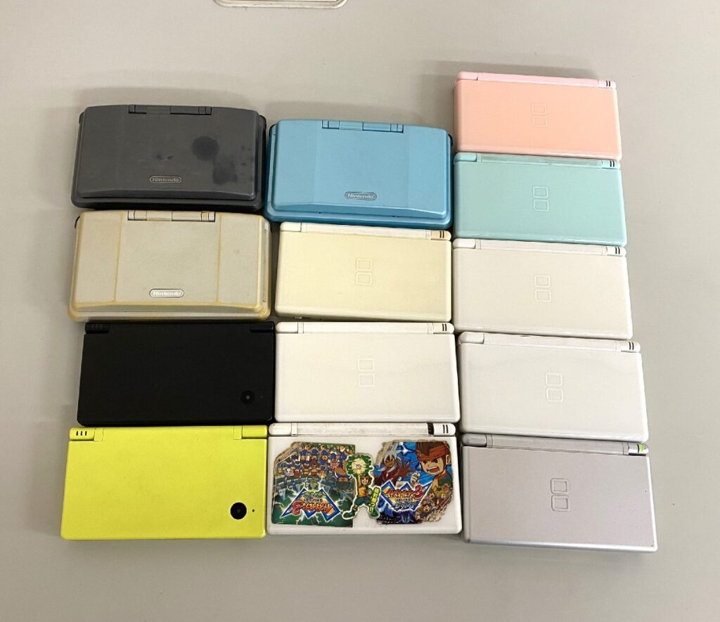 ニンテンドー Nintendo DS まとめ DS 3個 DSi 2個 DSLite 8個 計13個まとめ 通電確認済み