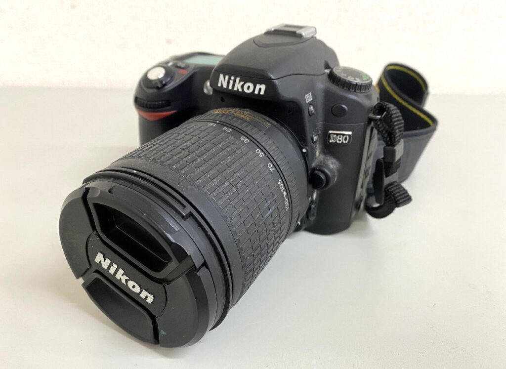 Nikon ニコン D80 一眼レフカメラ AF-S DX Zoom-Nikkor ED 18-135mm F3.5-5.6G レンズキット