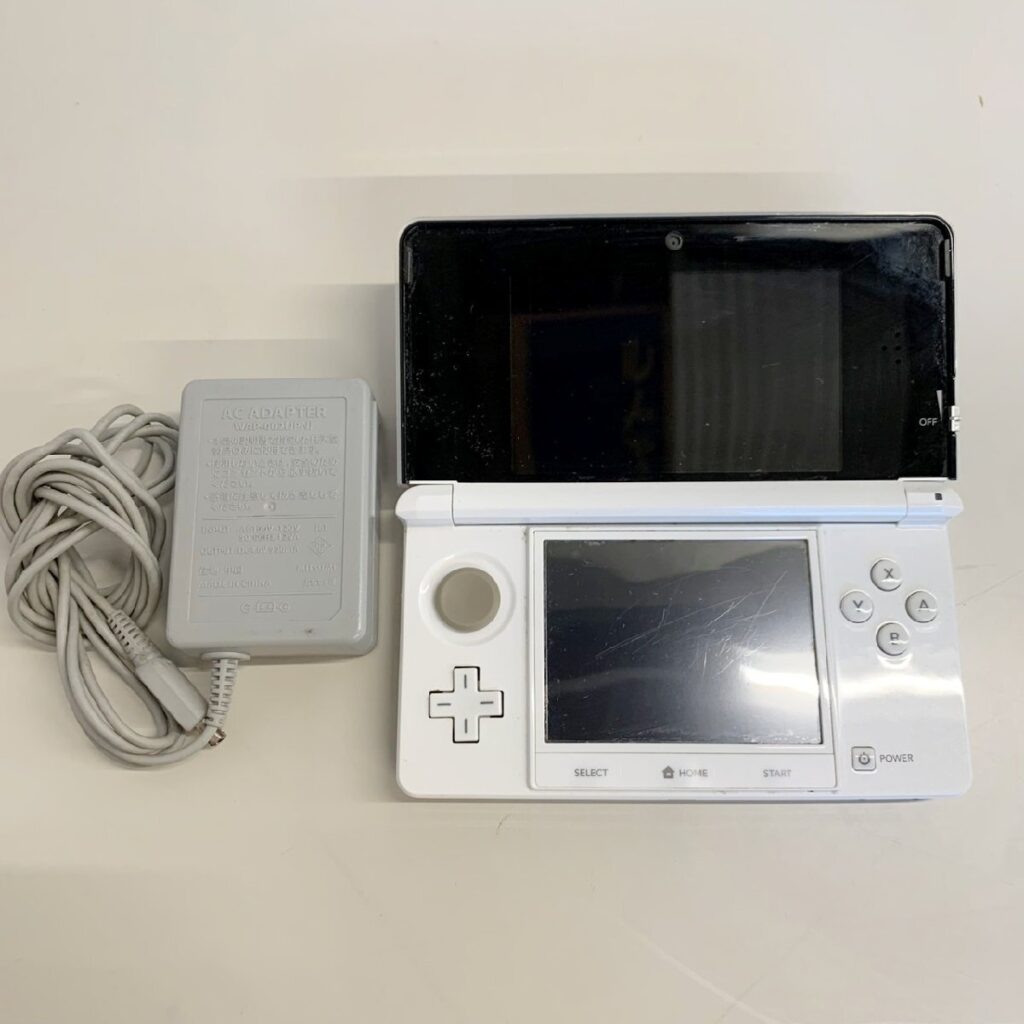 Nintendo 任天堂 ニンテンドー 3DS CTR-001 充電ケーブル付き ※初期化済 通電・簡単動作確認済
