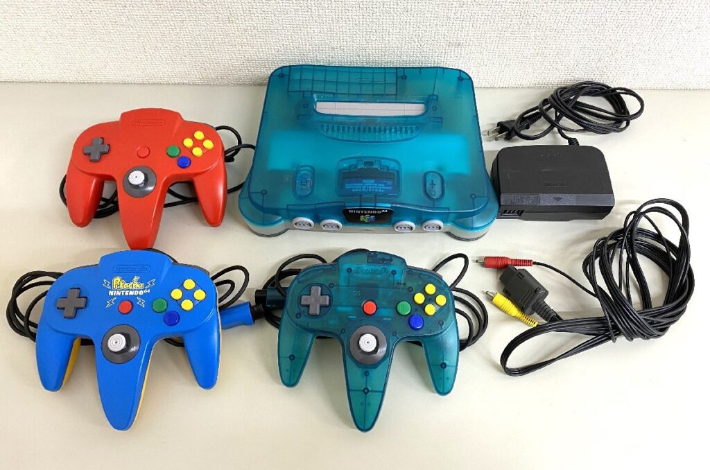 Nintendo 任天堂 ニンテンドー64 N64 本体 NUS-001 クリアブルー コントローラー3個セット 通電確認済み
