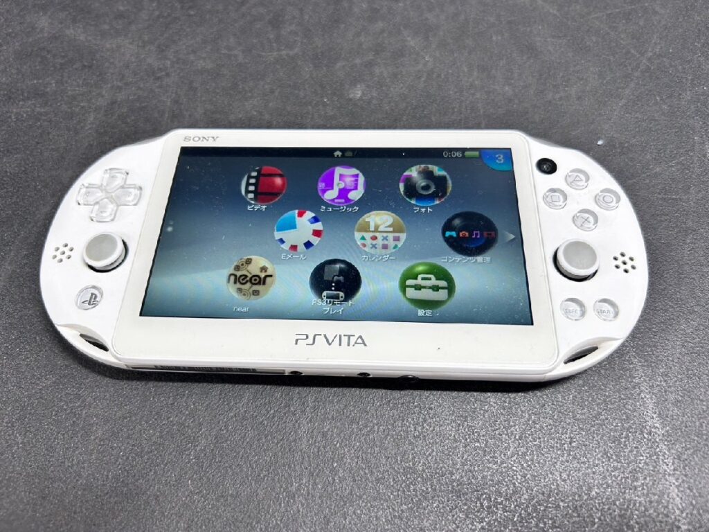 SONY ソニー PSVITA PCH-2000 PlayStation Vita 充電ケーブル/メモリーカード付 動作確認済み 初期化済み