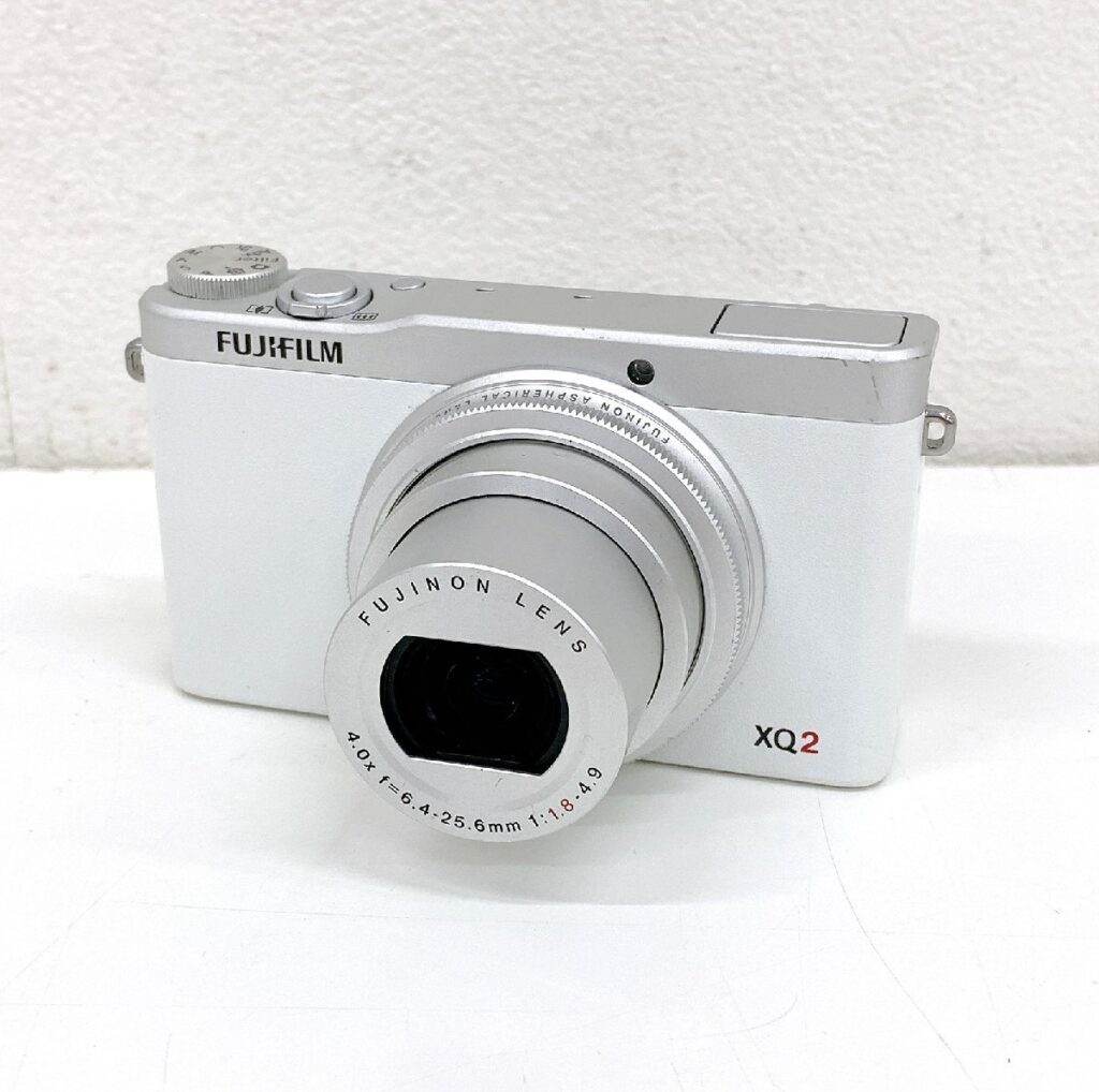FUJIFILM 富士フイルム XQ2 コンパクトデジタルカメラ FUJINON LENS 4.0x f＝6.4-25.6mm 1:1.8-4.9 簡易動作確認済み