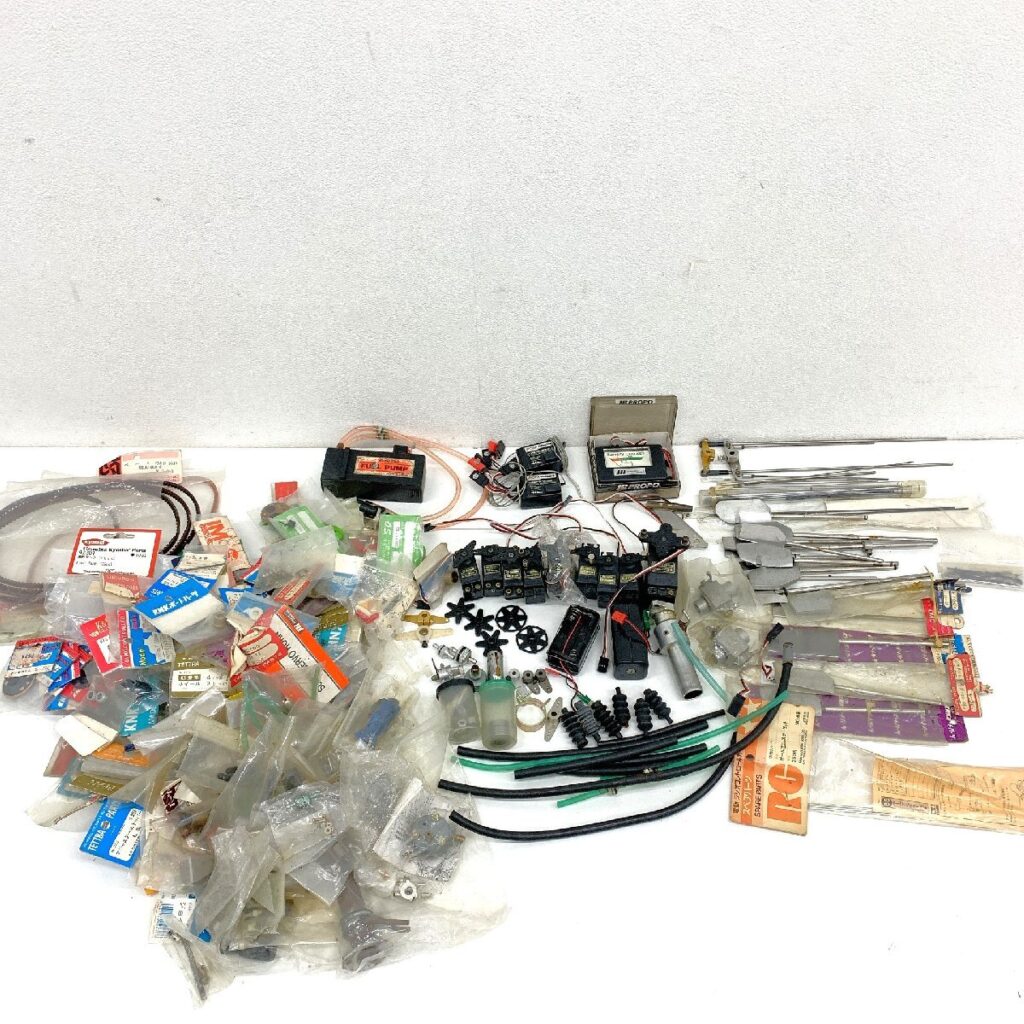 ラジコン ボート 部品 パーツ まとめ売り Futaba 受信機 サーボ TETTRA PARTS KNKボートパーツ 未開封品あり