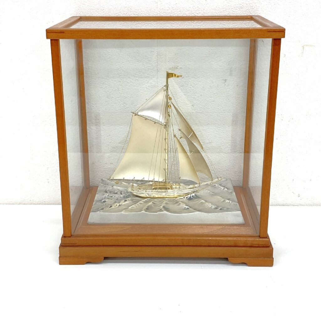 銀製 SILVER ヨット 帆船 置物 銀細工 ガラスケース付き オブジェ 銀製刻印