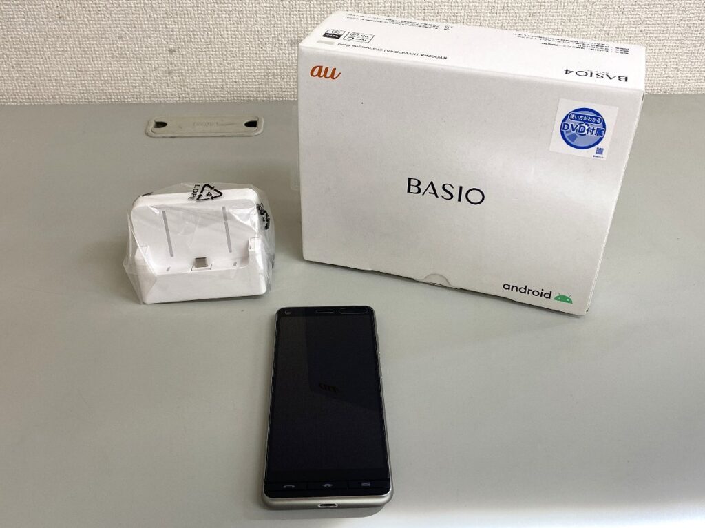 京セラ au スマートフォン BASIO KYV47 シャンパンゴールド 32GB Android 初期化・簡易動作確認済み IMEI判定〇